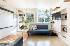 2BR Apartment in Parkville Steps from Royal Park